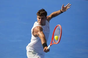 Cobolli brilha em Acapulco e avança para as semifinais, enquanto Tiafoe elimina Bellucci