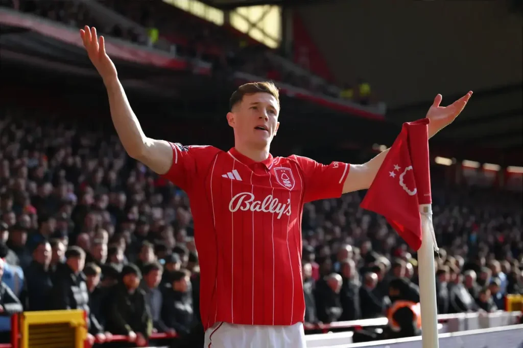 Elliot Anderson revela ligações ao Manchester United após sucesso no Nottingham Forest