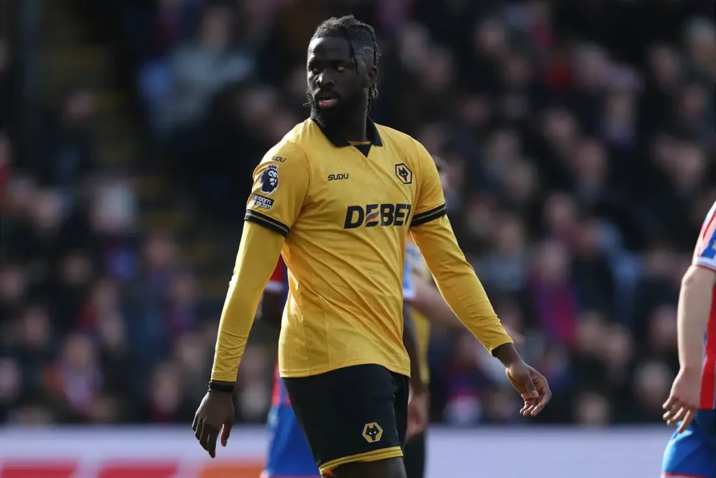 Jogadores Tolu Arokodare e Romaine Mundle Vítimas de racismo nas redes sociais