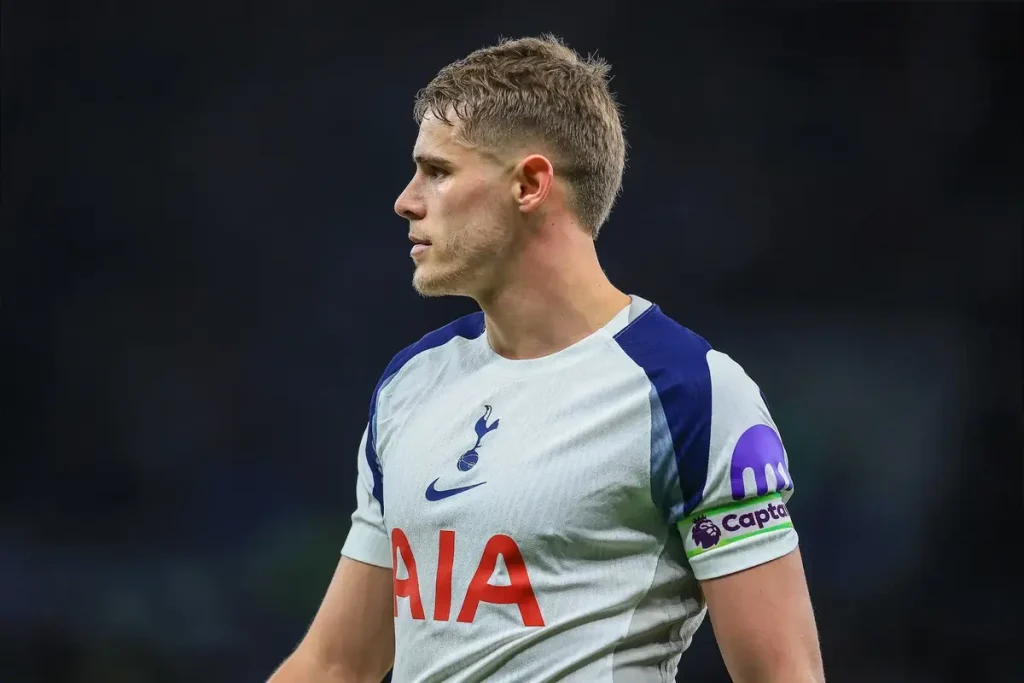 Micky van de Ven ignora instruções de Igor Tudor enquanto o Spurs enfrenta a despromoção