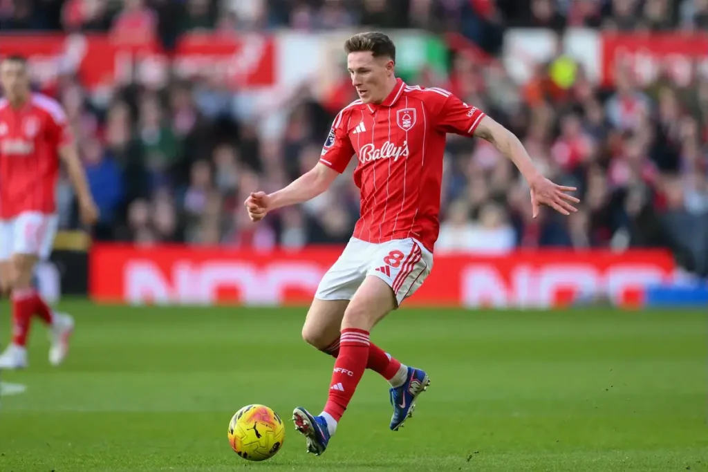 Chelsea de olho no médio do Nottingham Forest Elliot Anderson