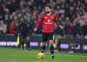 Roberto Martinez elogia Bruno Fernandes como um líder exemplar no united