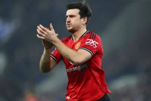 Carrick destaca importância da experiência de Maguire em novo contrato do Man Utd