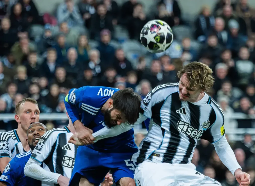 Newcastle arrasa Qarabag e prepara duelo com Chelsea ou Barcelona