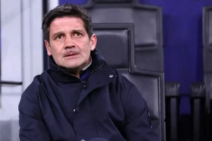 Chivu surpreende e renova contrato com o Inter de Milão