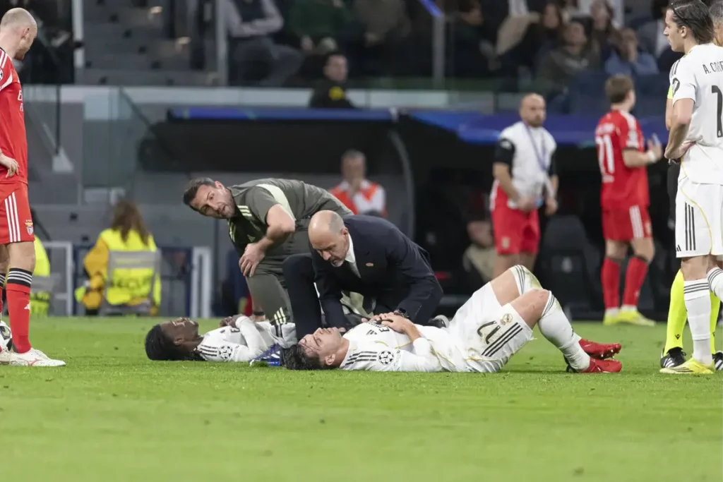 Asensio deixa o Bernabéu em ambulância e preocupa adeptos do Real Madrid