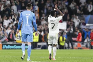 Benfica sofre nova falha defensiva enquanto Vini jr. Brilha em campo