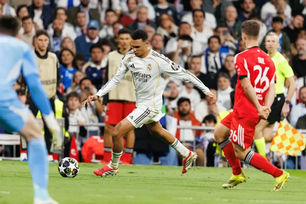 Real Madrid avança para os oitavos de final após vencer o Benfica