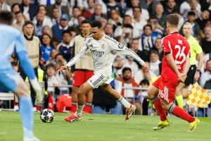 Real Madrid advances to the round of 16 after defeating Benfica.