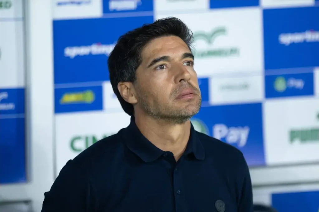 Abel Ferreira expulso em triunfo do Palmeiras – reação à árbitra assistente