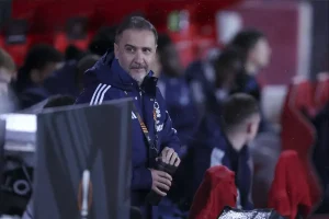 Ex-Benfica destaca-se enquanto Vítor Pereira assegura oitavos da liga europa