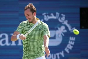 Auger-aliassime e Medvedev lutam por final nos campeonatos de ténis de dubai