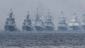 Rússia ameaça enviar marinha para proteger embarcações de ‘pirataria ocidental’