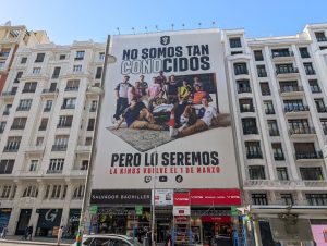“Piqué provokes Arbeloa with controversial poster in the heart of Madrid.”