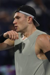 VIDEO – Jack Draper protagoniza momento embaraçoso com falha de vestuário no dubai open