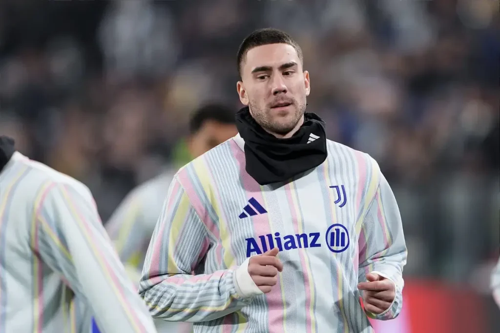 Vlahovic está a um passo de voltar e a Juventus sonha com a Champions League