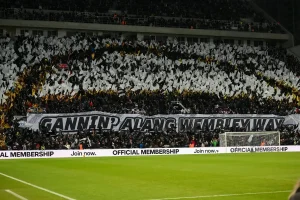 Newcastle United faces Manchester United: News and predictions for the match.