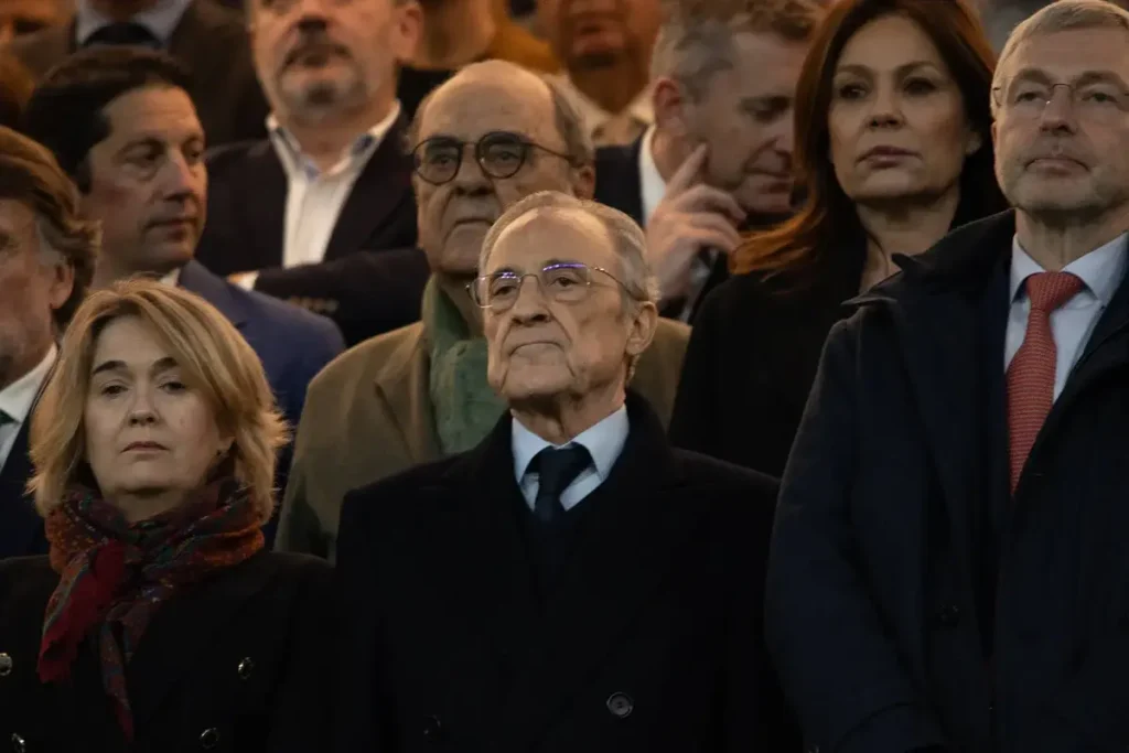 Fãs do Real Madrid enviam mensagem contundente a Florentino Pérez após derrota