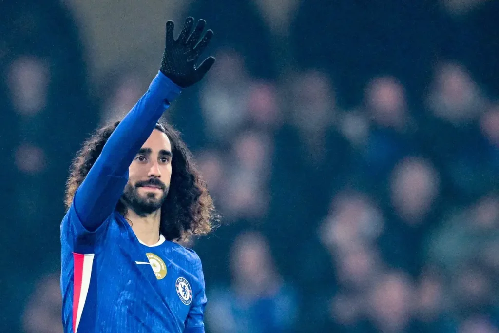 Dono do Chelsea justifica contratação de Cucurella com explicação bizarra
