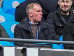 Scholes critica duramente Carrick após derrota do Man Utd com o Newcastle