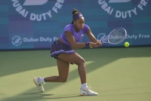 Coco Gauff defende os ball kids obrigados a lidar com toalhas suadas durante os jogos