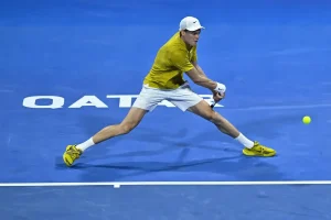 Jannik Sinner pode mudar de treinador se não resolver problema rapidamente