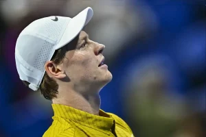 Jannik Sinner reflete sobre a derrota para Jakub Mensik em doha