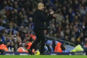 “Guardiola comments on set-piece plays and criticizes Liverpool and Arsenal.”
