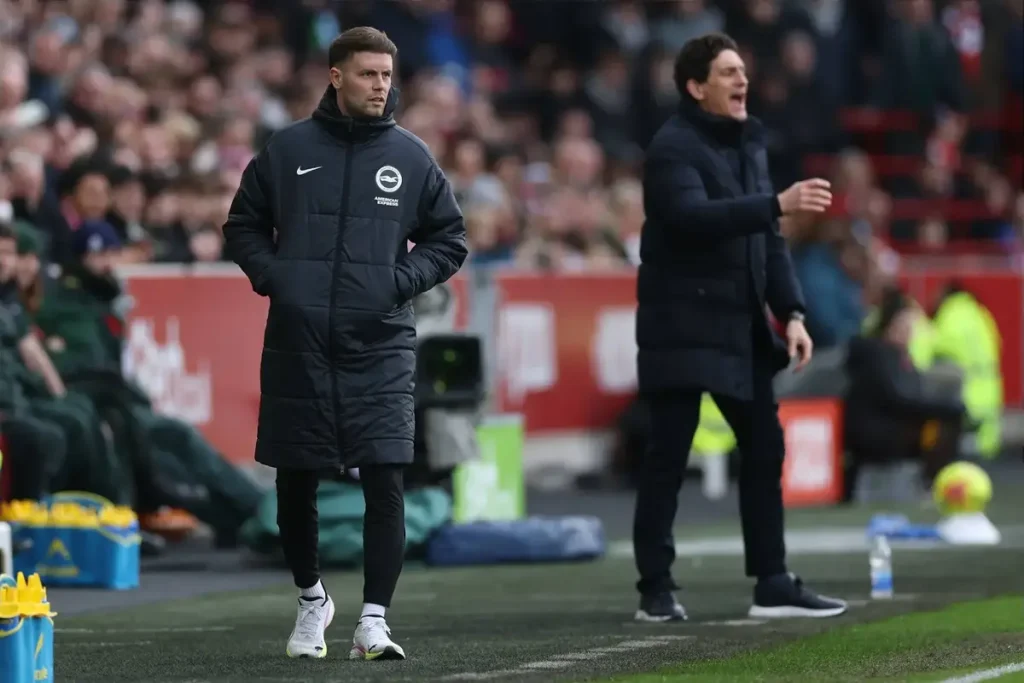 Treinador do Brighton critica Arsenal e árbitros por regras inconsistentes