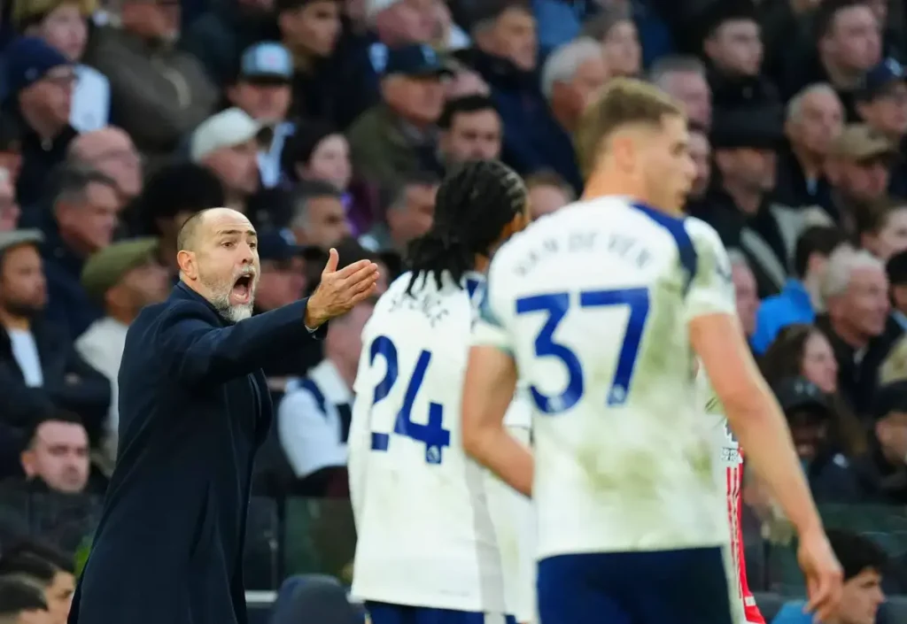 Tottenham enfrenta risco de humilhação histórica, mas um jogo pode salvá-los