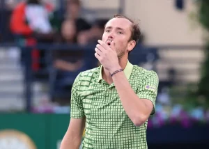 Medvedev e Rune entre os afetados pela suspensão de voos em dubai devido a alerta de mísseis
