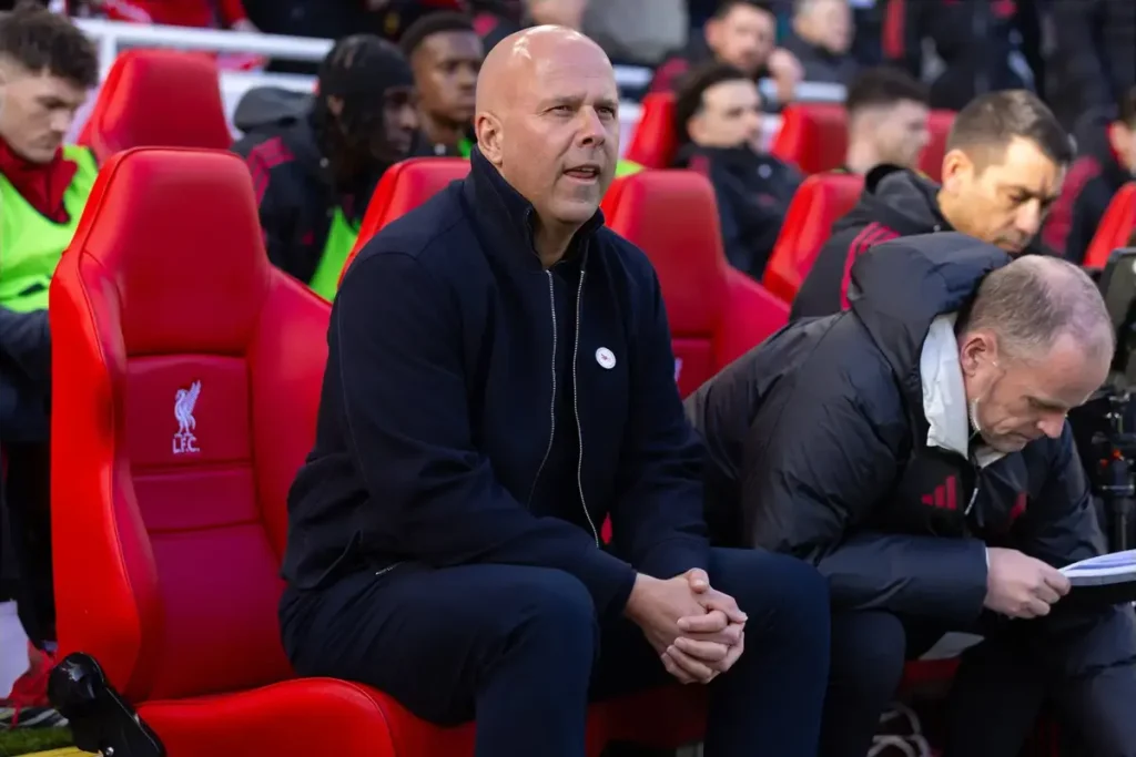 Treinador do Liverpool critica a Premier League: Jogos sem emoção
