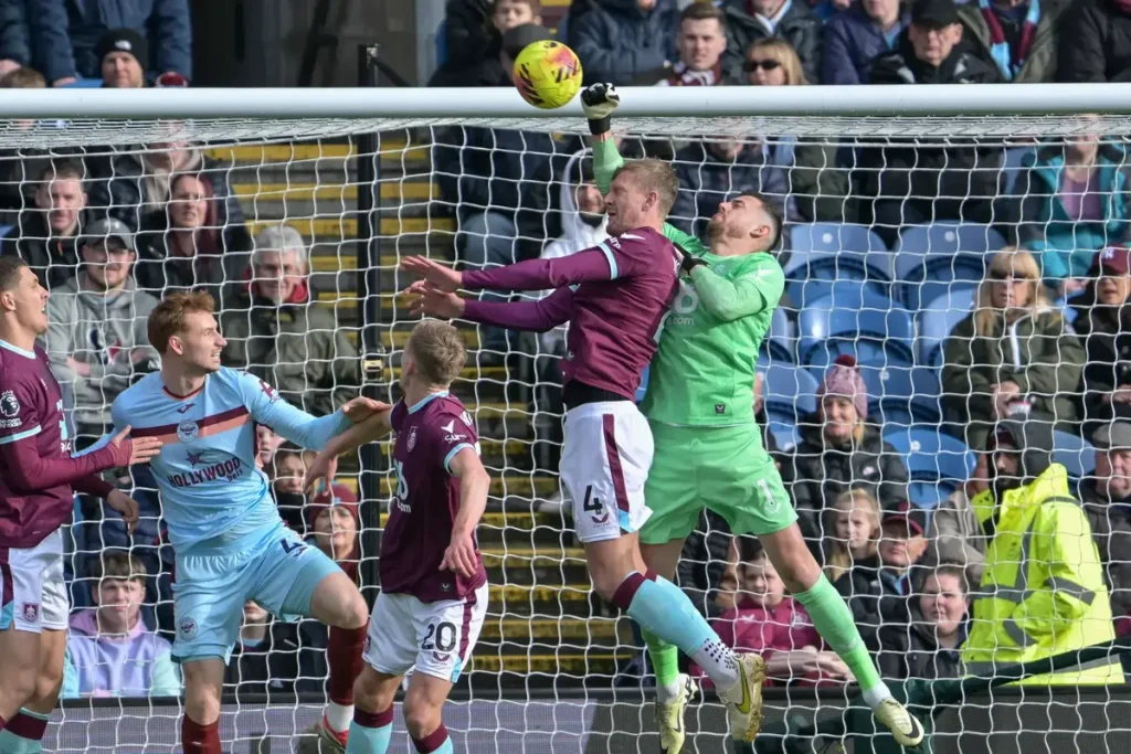 Scott Parker elogia a determinação do Burnley apesar da derrota com o Brentford