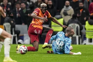 Osimhen shines with two goals in Galatasaray’s victory over Alanyaspor.