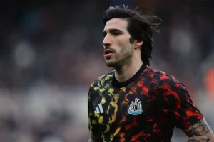 Italian players in the Premier League: Highlights of assists and controversies.