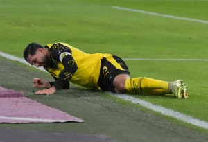 Emre Can suffers a cruciate ligament rupture and worries the team.
