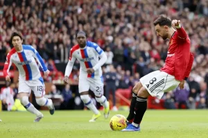 Bruno Fernandes shines with a goal and an assist in Manchester United’s victory.