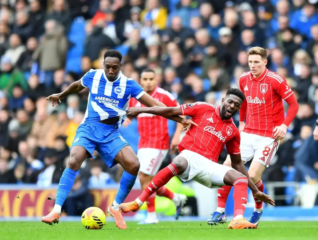 Welbeck brilha e Brighton coloca pressão em Nottingham Forest