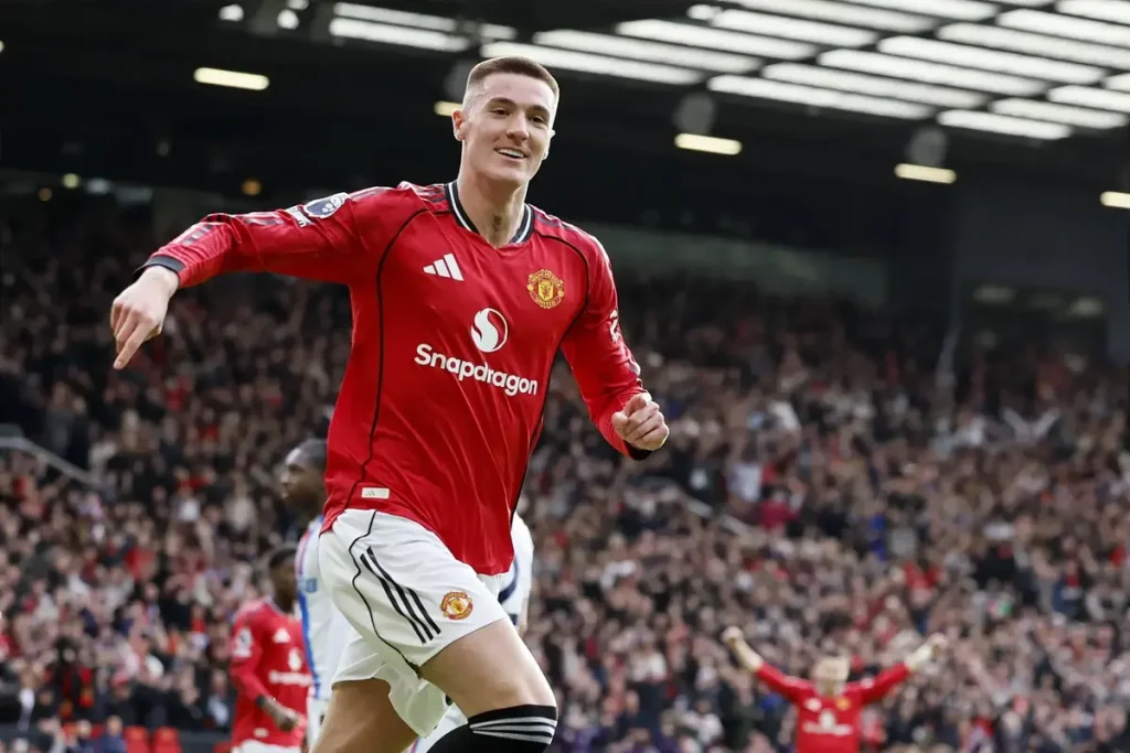 Sesko brilha e Manchester United vence palace com um jogador a menos