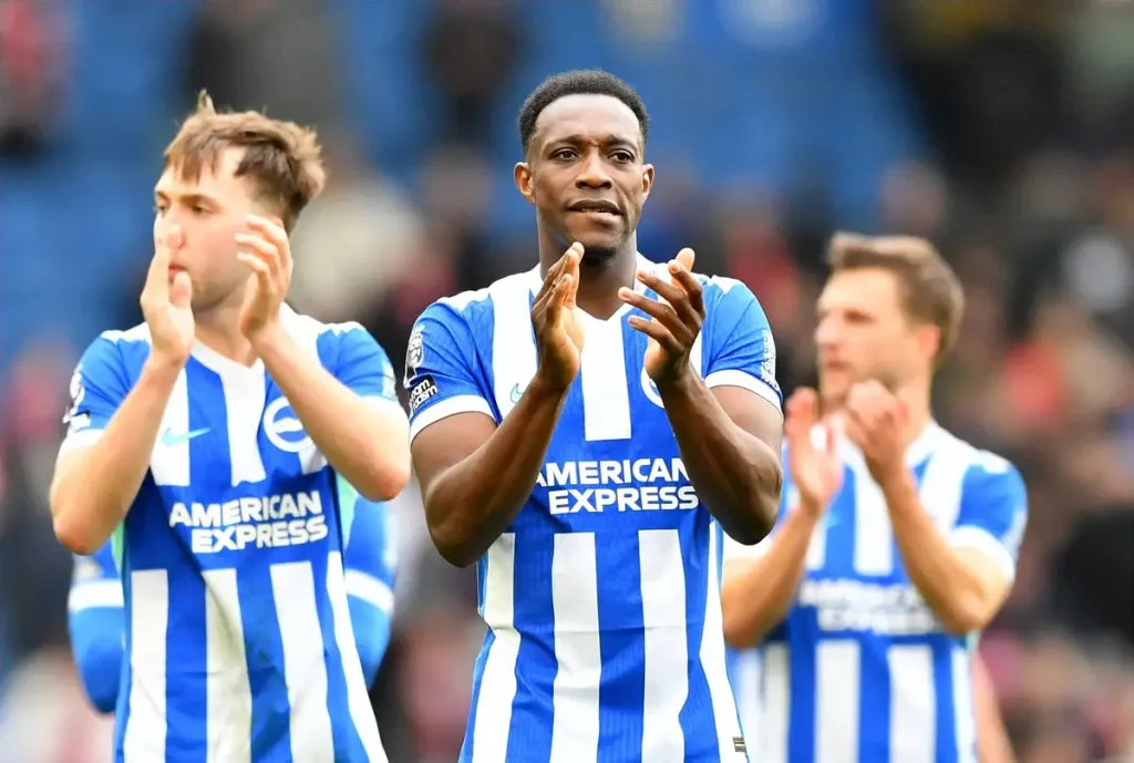 Welbeck renova contrato com o Brighton até 2027 e promete mais golos