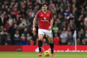 “Manchester United and Maguire discuss contractual plans.”