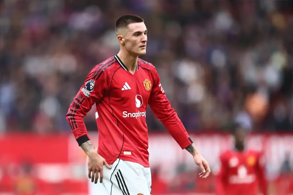 Benjamin Sesko pode ser o avançado de 15+ golos que o Manchester United precisa