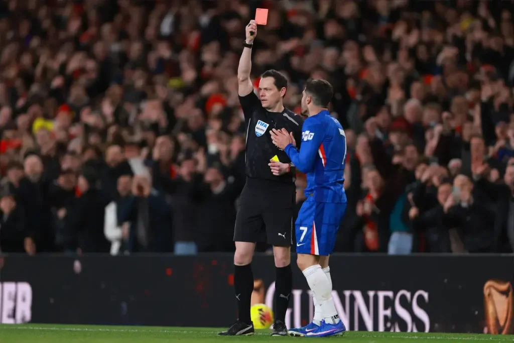 Os cartões vermelhos do Chelsea esta temporada: Do azar ao imperdoável