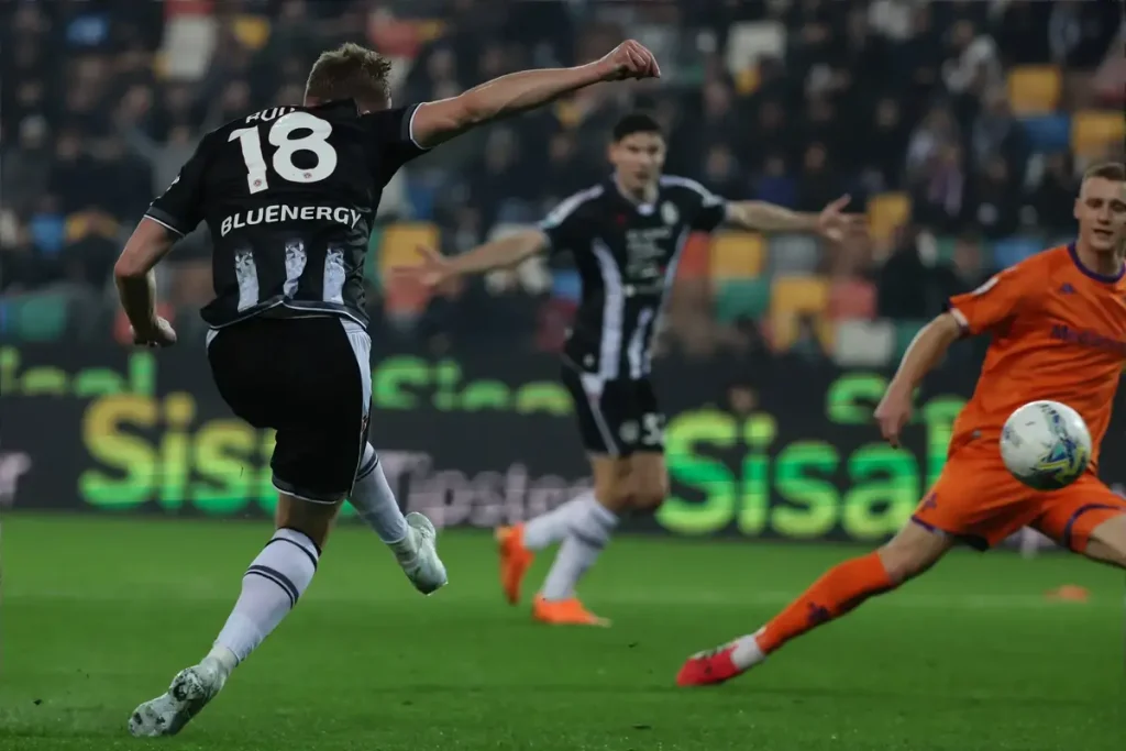Udinese humilha Fiorentina com uma vitória contundente na série a