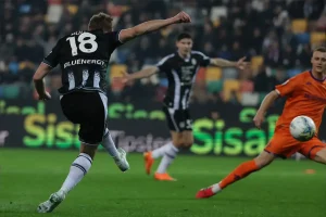 Udinese humiliates Fiorentina with a resounding victory in Serie A.