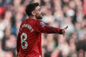 “Chelsea makes irresistible offer to Man Utd star after Bruno Fernandes expresses discontent.”