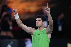 Carlos Alcaraz enfrenta Djokovic antes de Jannik Sinner em Indian wells