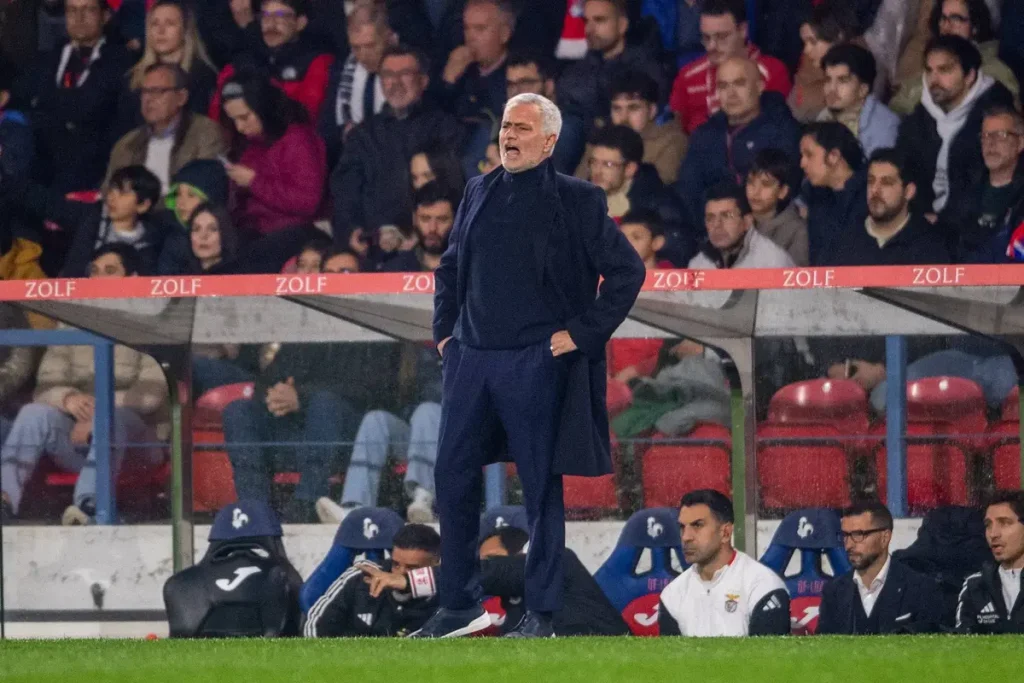 Mourinho surpreende com nova abordagem que encanta adeptos e críticos