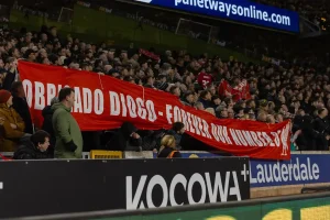 Wolverhampton and Liverpool fans pay tribute to Diogo Jota in style.