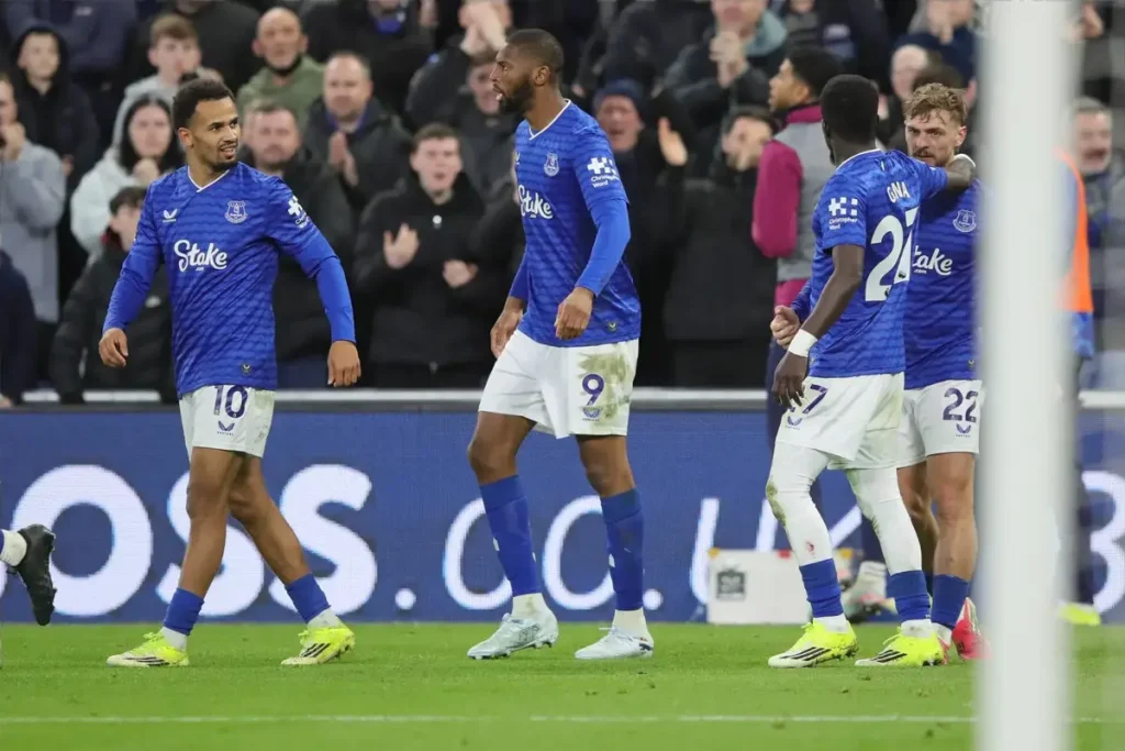 Everton em corrida europeia enquanto Leeds sofre derrota amarga contra Sunderland